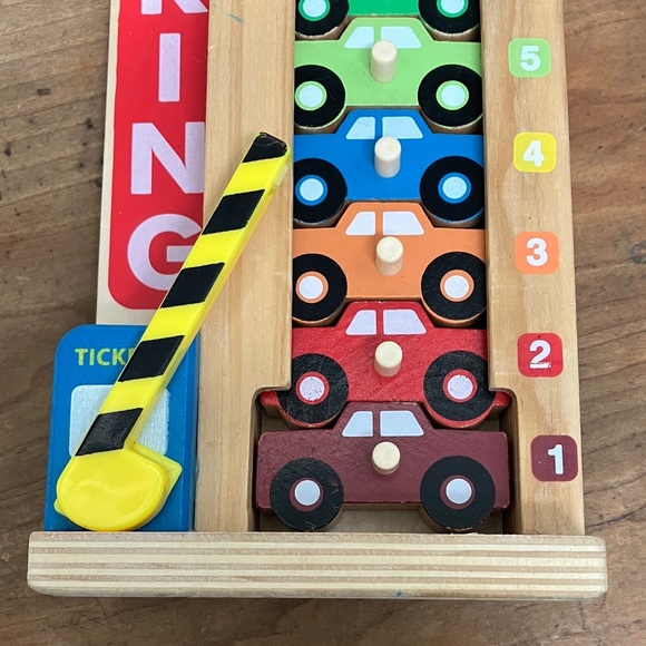 Melissa & Doug Colorful counting car parking and magnetic counting maze Farm - Picture 3 of 15